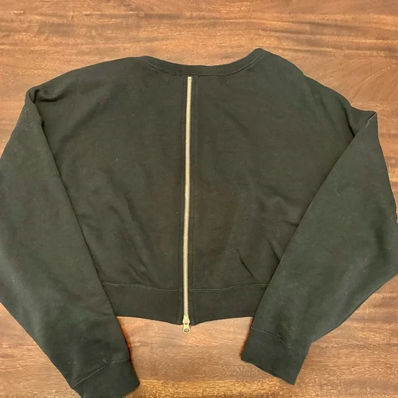 Nike Air Cropped Crewneck – Black & Gold (Size L) - Picture 2 of 3